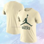 Camiseta Manga Corta Milwaukee Bucks Essential Jumpman Crema