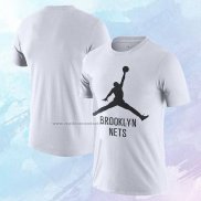 Camiseta Manga Corta Brooklyn Nets Essential Jumpman Blanco