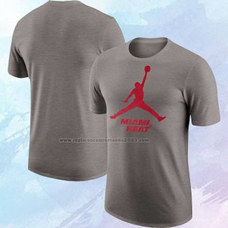 Camiseta Manga Corta Miami Heat Essential Jumpman Gris